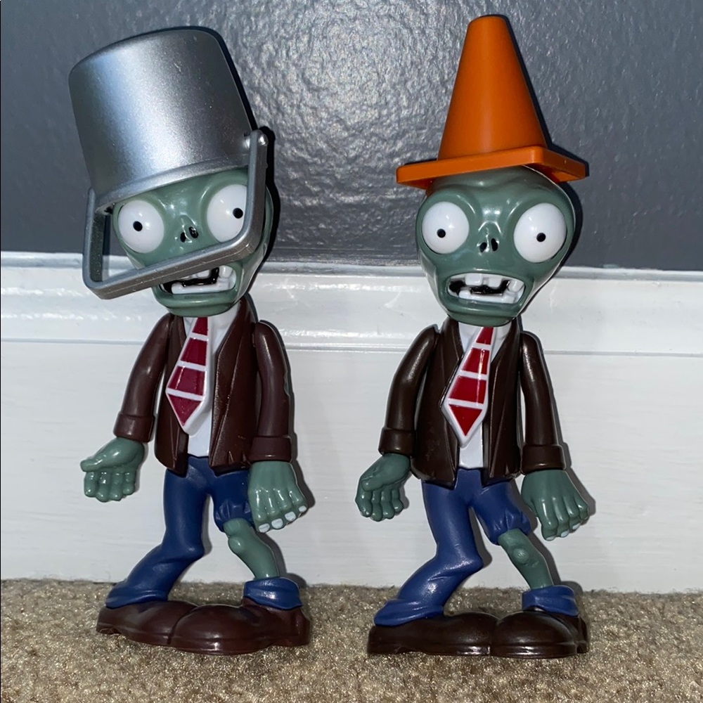 Plants vs. Zombies Zombie Lot of 2 Figurines with Hats